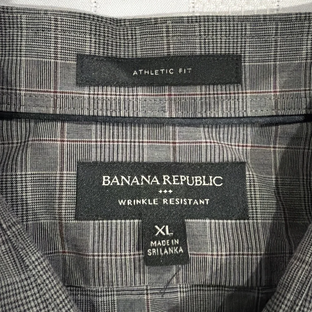 Banana Republic Men's Athletic Fit Wrinkle Resistant Size XL Button Down Shirt